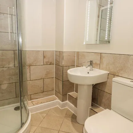 Apartment 8 Richardson Court *
